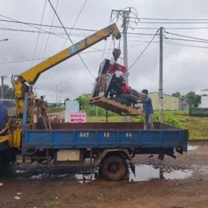 Gara làm lốp chuyên nghiệp trang bị máy tháo vỏ xe tải Alpha AL-1300