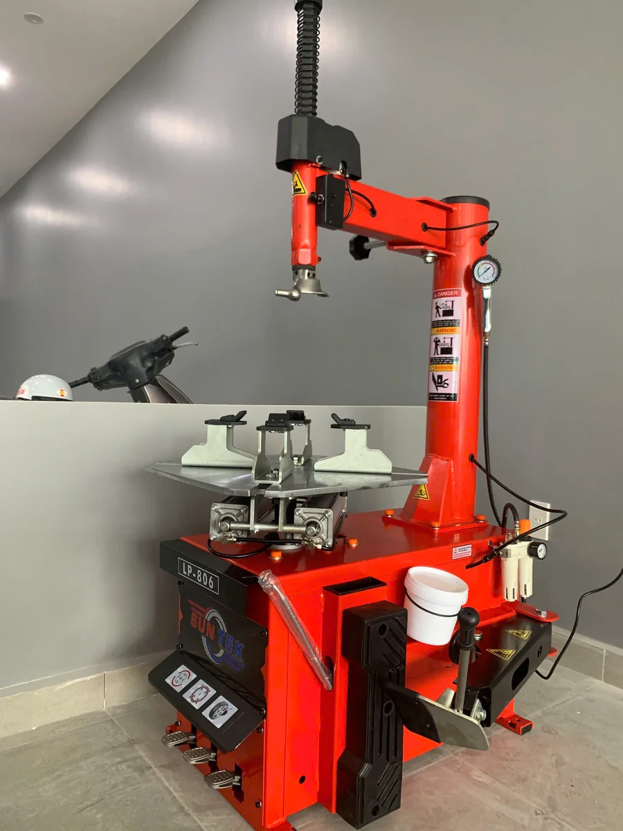 Nghiệm thu vận hành máy tháo vỏ suntek lp-806 tại tiệm xe máy Long Thành