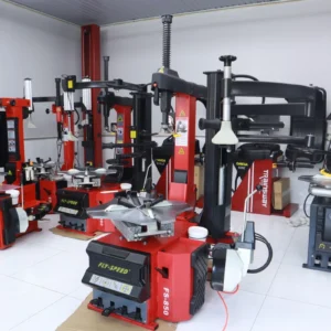 Showroom trưng bày máy tháo lốp ô tô Fly Speed FS-850 chính hãng tại Thiết Bị Garage