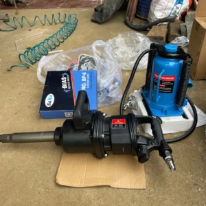 Súng xiết bu lông 1 inch Hitorq 2631 bàn giao tại tiệm lốp xe tải Hàm Thuận Bắc Bình Thuận