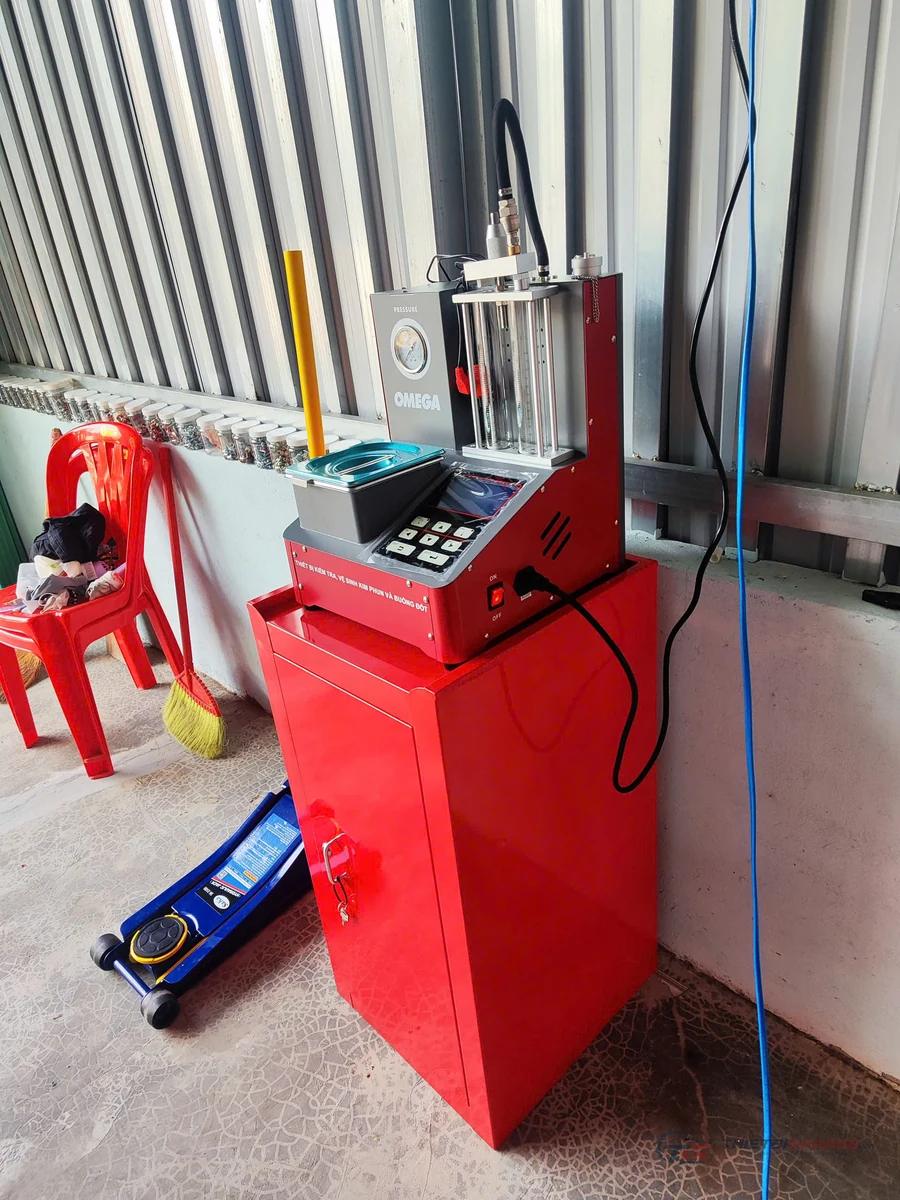 Toàn cảnh tiệm sửa xe máy tại Tịnh Biên An Giang lắp đặt máy súc kim phun