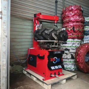 Toàn cảnh thân máy và bàn đạp điều khiển máy tháo vỏ SunTek LP-900 tại tiệm sửa chữa vỏ lốp