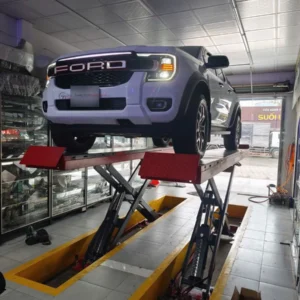Thử tải nâng xe bán tải Ford Ranger kẹp đĩa target cân chỉnh thước lái trên cầu nâng Omega OM-50A