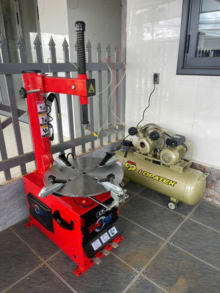Máy nén khí Lopatek AV1608 2HP 100L bàn giao thực tế tại xưởng
